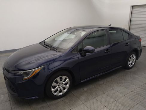 Used 2025 Toyota Corolla LE FWD image 2