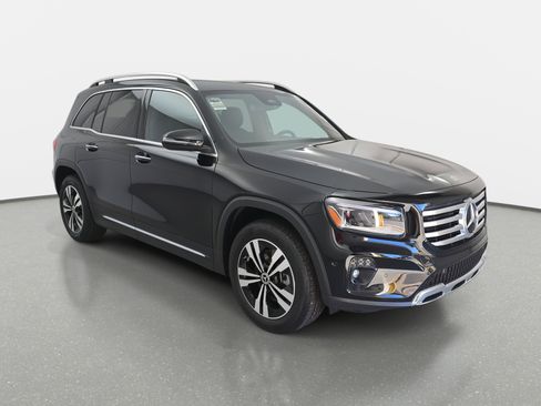 New 2025 Mercedes-Benz GLB 250 image 3