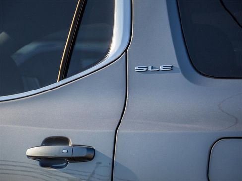 Used 2023 GMC Acadia SLE w/ Driver Convenience Package image 6