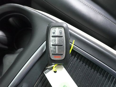 Used 2024 Chrysler Pacifica Touring-L image 31