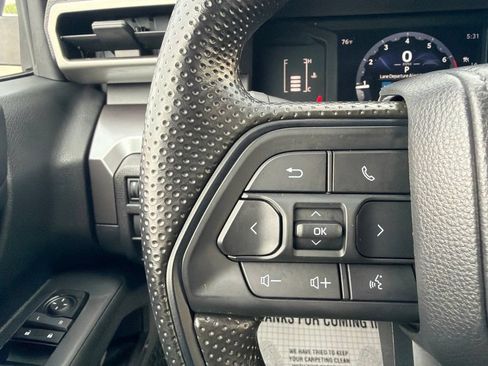 Used 2025 Toyota Tacoma SR5 AWD/4WD image 28