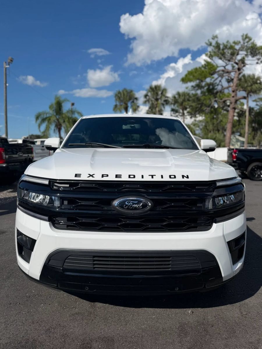 Used 2023 Ford Expedition Limited RWD image 2