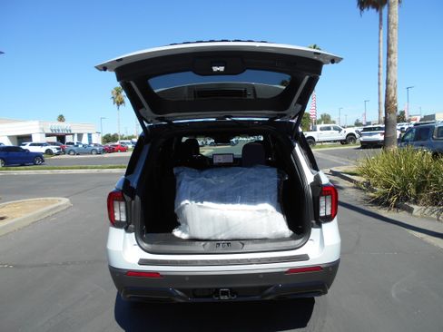 New 2026 Ford Explorer ST-Line w/ ST-Line Street Pack AWD/4WD image 10