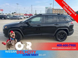 Used 2023 Jeep Cherokee Altitude Lux video 2