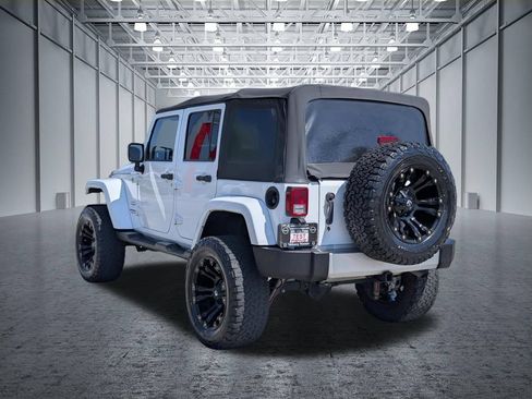 Used 2017 Jeep Wrangler Unlimited Sahara w/ Dual Top Group AWD/4WD image 9