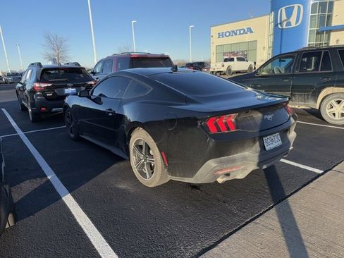 Used 2025 Ford Mustang Coupe image 5