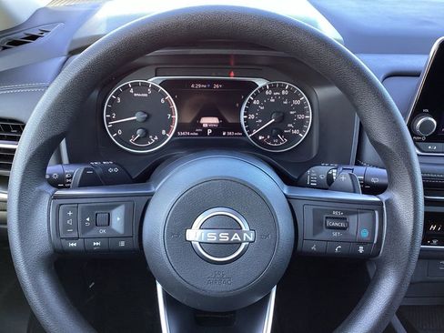 Used 2024 Nissan Rogue SV image 32