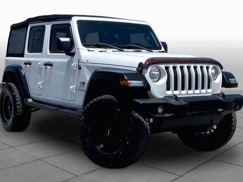 Used 2018 Jeep Wrangler Unlimited Sport S AWD/4WD image 3