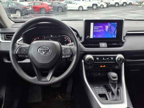 Used 2025 Toyota RAV4 XLE AWD/4WD image 4