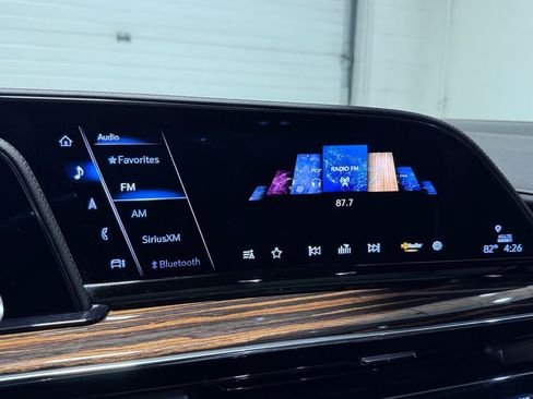 Used 2023 Cadillac Escalade Premium Luxury image 25