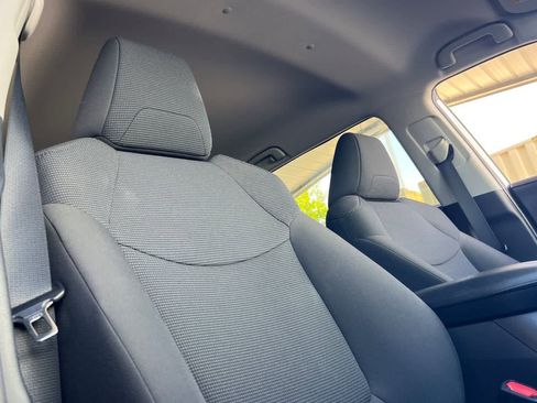 Used 2019 Toyota RAV4 LE FWD image 19