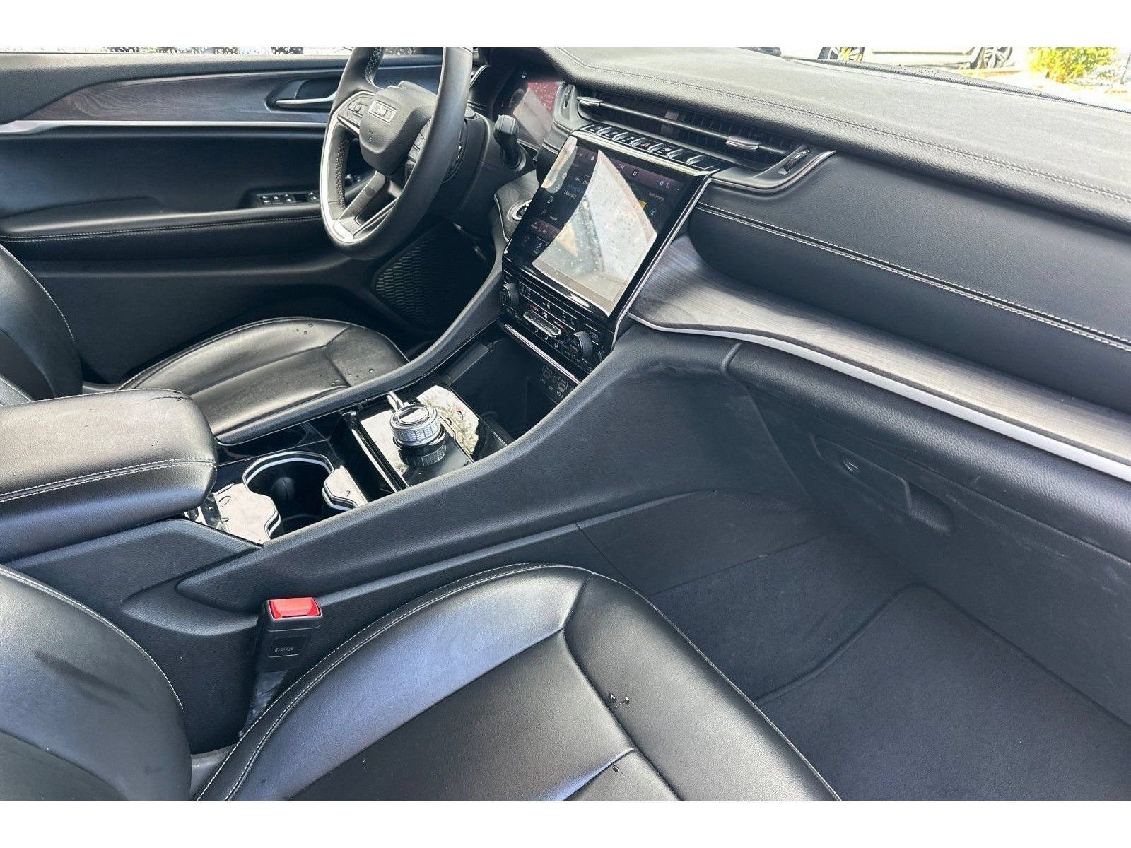 Used 2023 Jeep Grand Cherokee L Limited AWD/4WD image 17