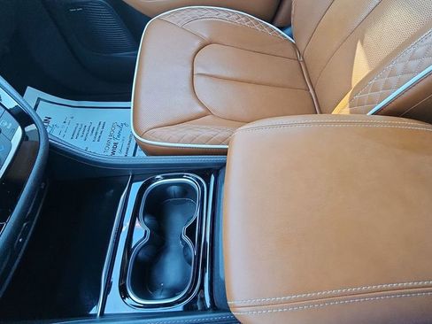 Used 2024 Chrysler Pacifica Pinnacle w/ Trailer Tow Group image 25