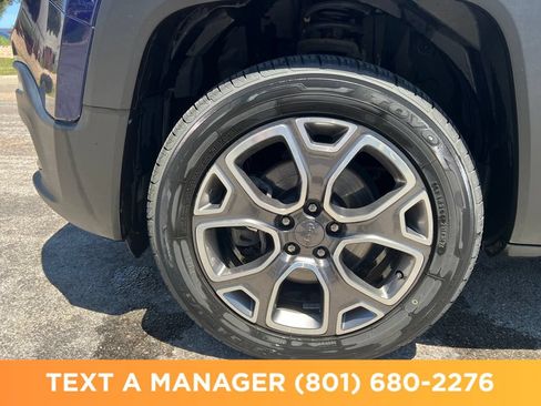 Used 2017 Jeep Renegade Limited AWD/4WD image 9