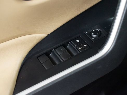 Used 2019 Toyota RAV4 LE FWD image 28