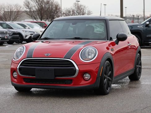 Used 2019 MINI Cooper 2-Door Hardtop image 6