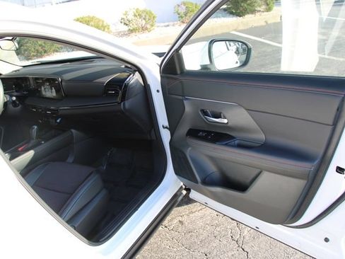 Used 2025 Nissan Kicks SR FWD image 31