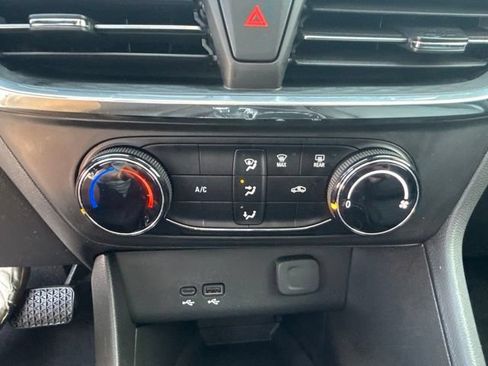Used 2025 Buick Encore GX Preferred FWD image 35