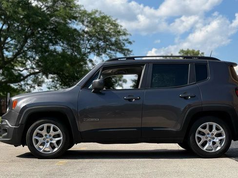 Used 2018 Jeep Renegade Latitude FWD image 6
