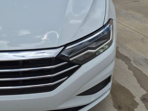 Used 2020 Volkswagen Jetta SE w/ SE Cold Weather Package FWD image 9