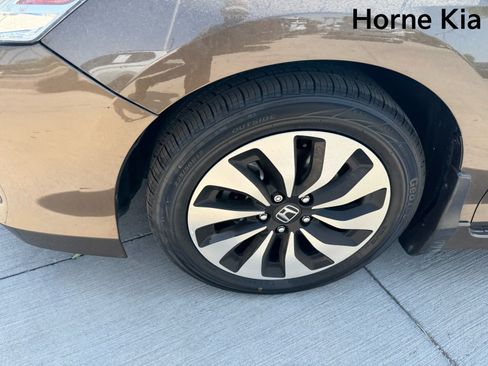 Used 2017 Honda Accord Touring image 8