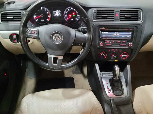 Used 2013 Volkswagen Jetta SE FWD image 22