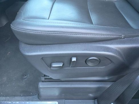 Used 2025 GMC Sierra 1500 SLT image 15