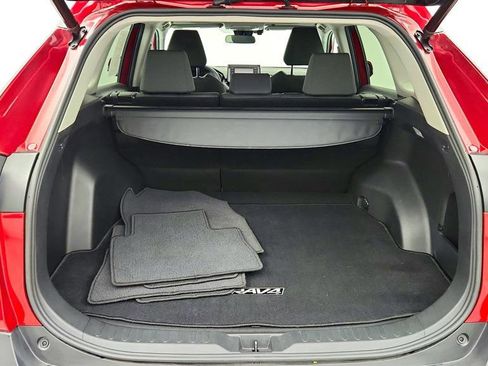 Used 2020 Toyota RAV4 XLE AWD/4WD image 22