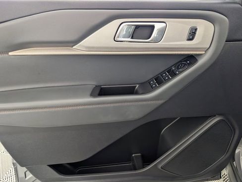 Used 2025 Ford Explorer Active image 15