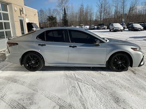 Used 2022 Toyota Camry SE image 4