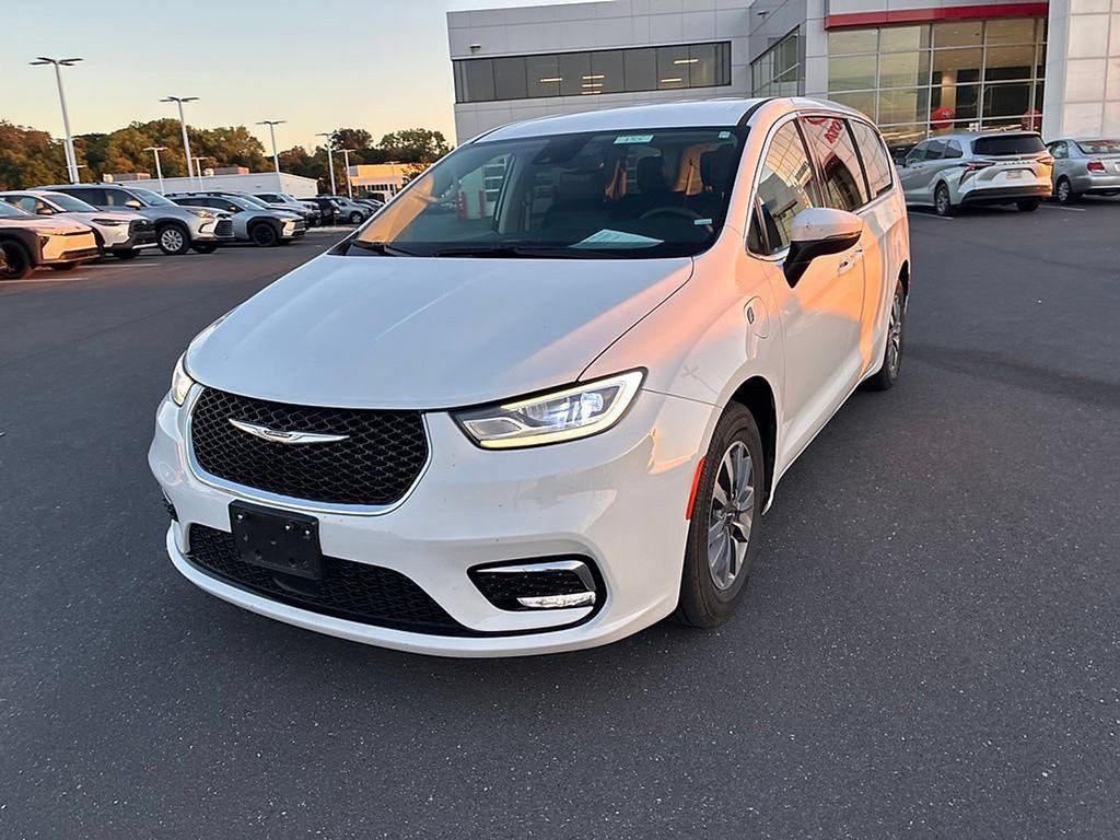 Used 2023 Chrysler Pacifica Touring-L FWD image 21