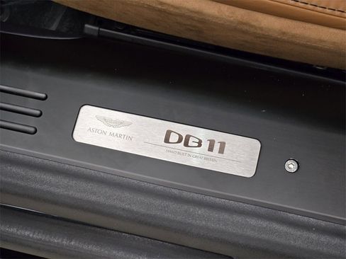 Used 2021 Aston Martin DB11 image 32