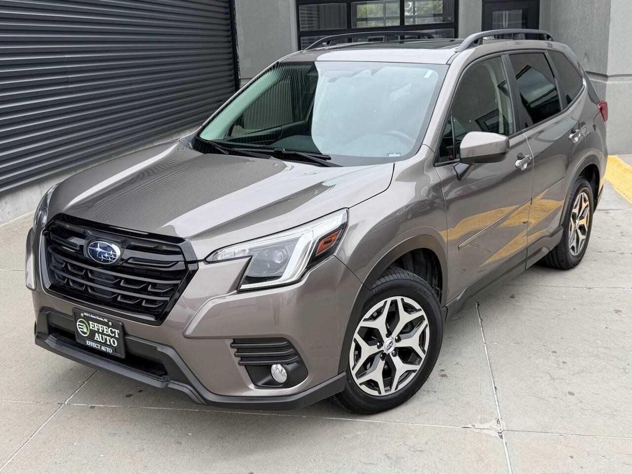 Used 2022 Subaru Forester Premium AWD/4WD image 2