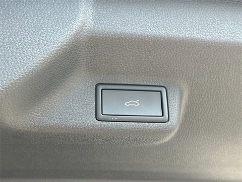 New 2025 Volkswagen ID. Buzz Pro S image 19