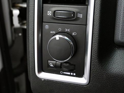 Used 2018 RAM 2500 SLT image 26