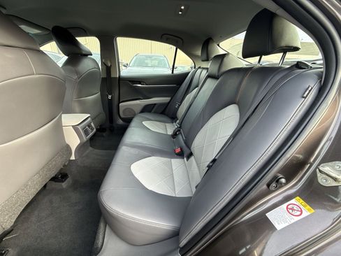 Used 2018 Toyota Camry XLE image 22
