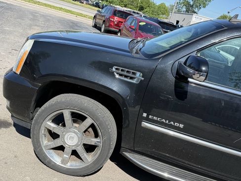 Used 2007 Cadillac Escalade AWD w/ Information Package image 3