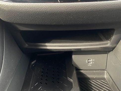 New 2026 Chrysler Pacifica Limited FWD image 21