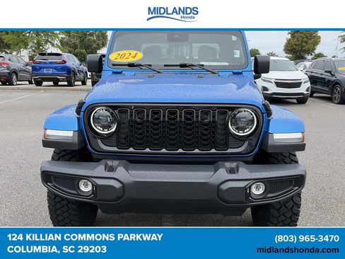 Used 2024 Jeep Gladiator Sport AWD/4WD image 2