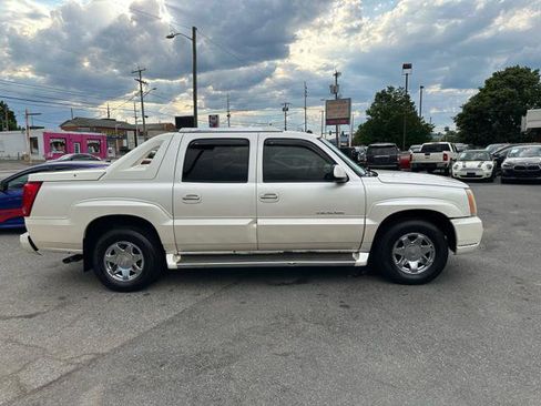 Used 2005 Cadillac Escalade EXT AWD/4WD image 4