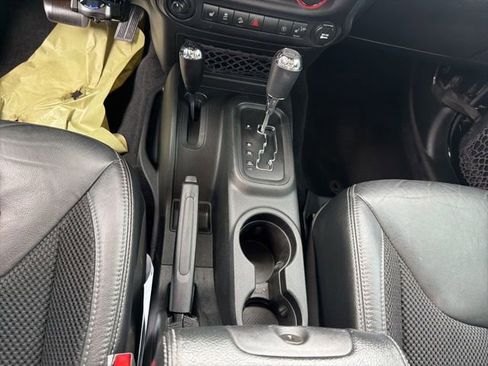 Used 2017 Jeep Wrangler Unlimited Sahara AWD/4WD image 9