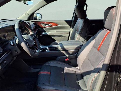 New 2026 Chevrolet Traverse RS w/ LPO, Floor Liner Package AWD/4WD image 17