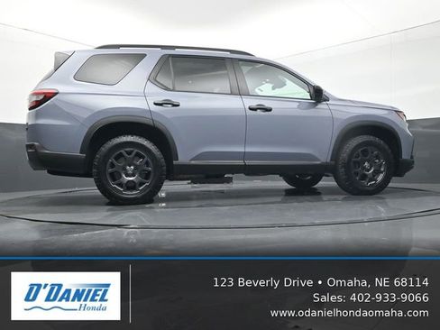 Used 2025 Honda Pilot TrailSport image 13