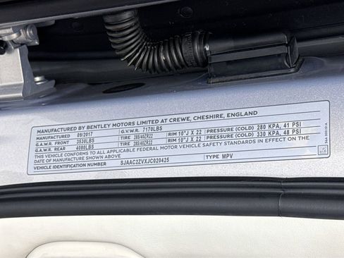 Used 2018 Bentley Bentayga image 34