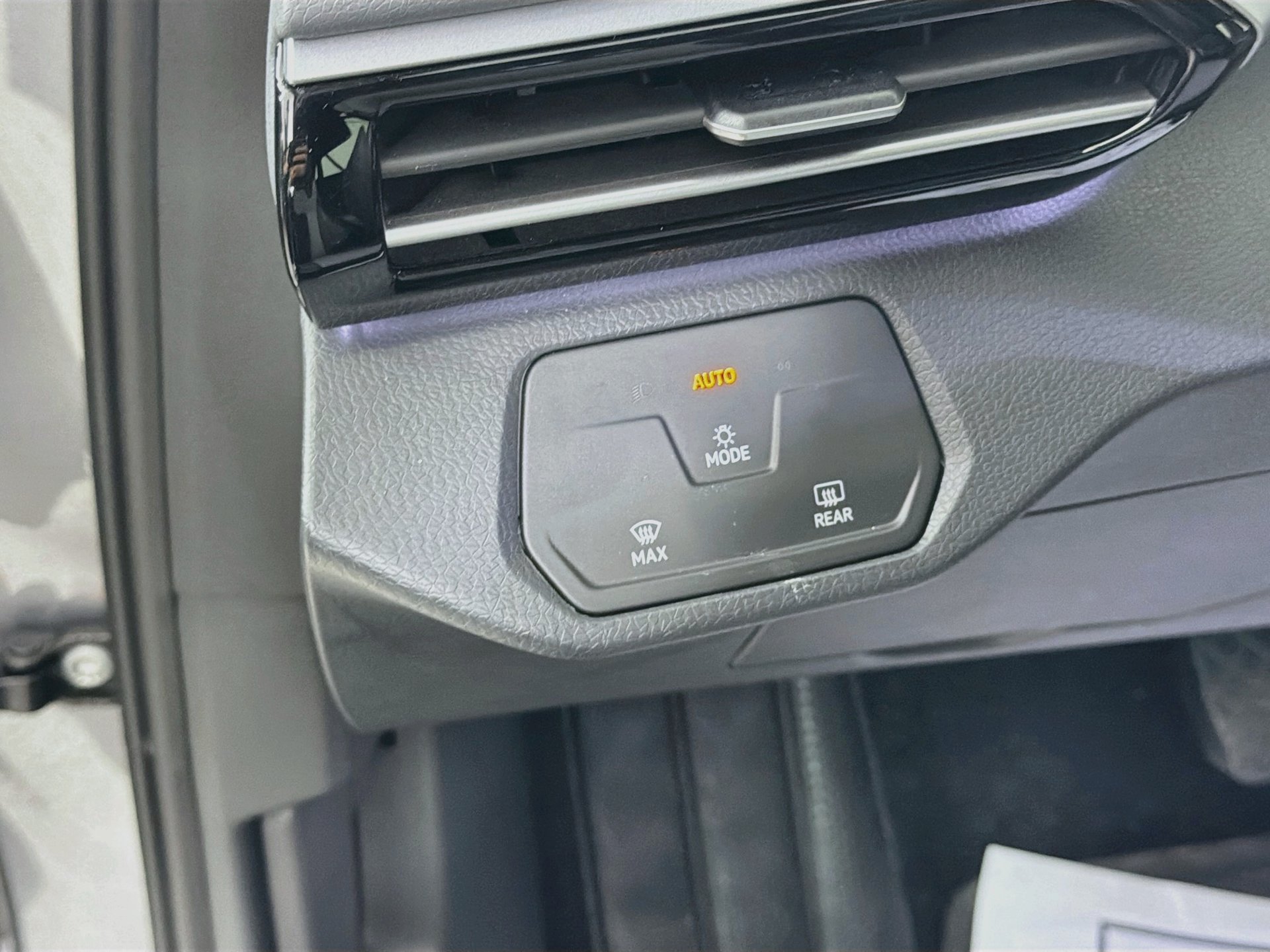 Certified 2025 Volkswagen ID.4 Pro RWD image 10
