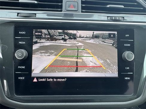Used 2020 Volkswagen Tiguan SE w/ Panoramic Sunroof Package image 24