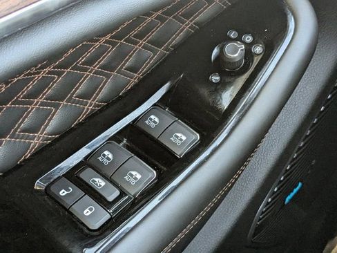 Used 2022 Jeep Grand Cherokee Summit w/ Luxury Tech Group V image 25