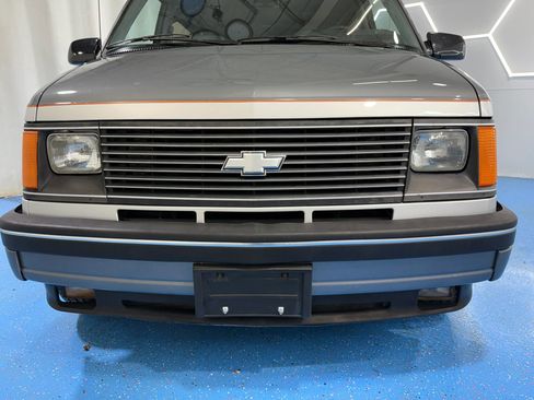 Used 1990 Chevrolet Astro LT image 13