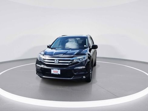 Used 2018 Honda Pilot Touring image 3