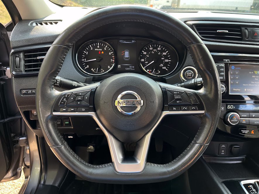 Used 2017 Nissan Rogue SV w/ SV Premium Package AWD/4WD image 12